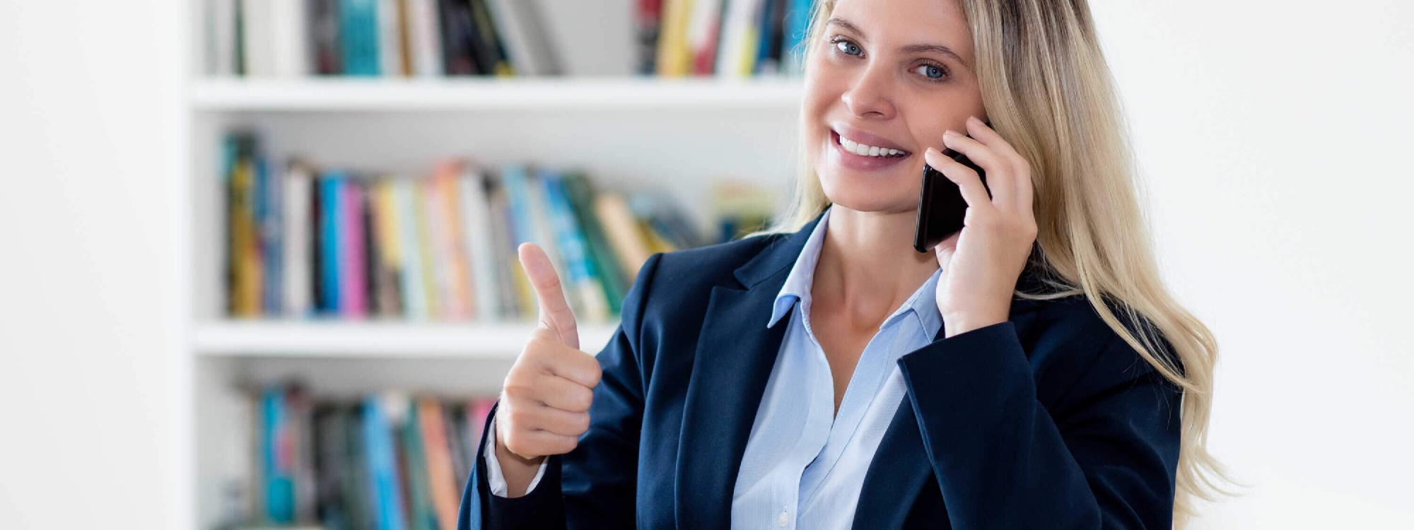 Hulde aan onze kantoorkampioenen: waarom Secretaressedag een dag vol waardering verdient!
