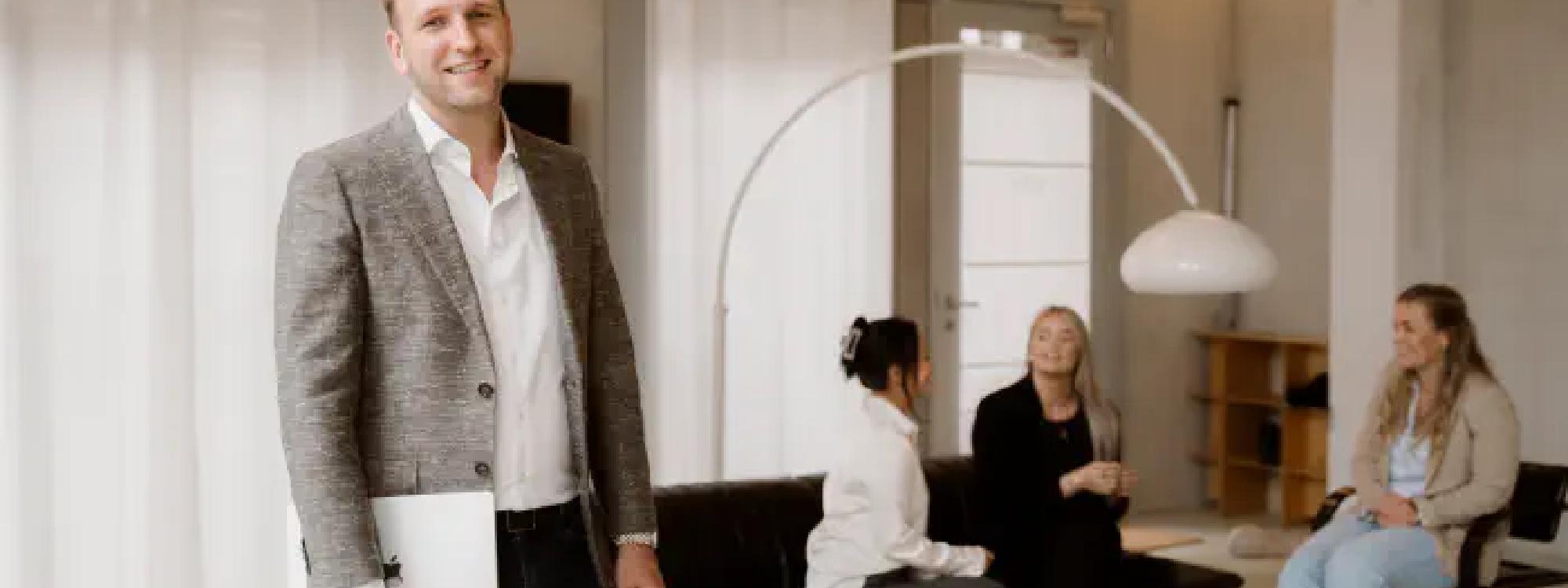 Office Manager inhuren: voordelen, kosten en werkwijze