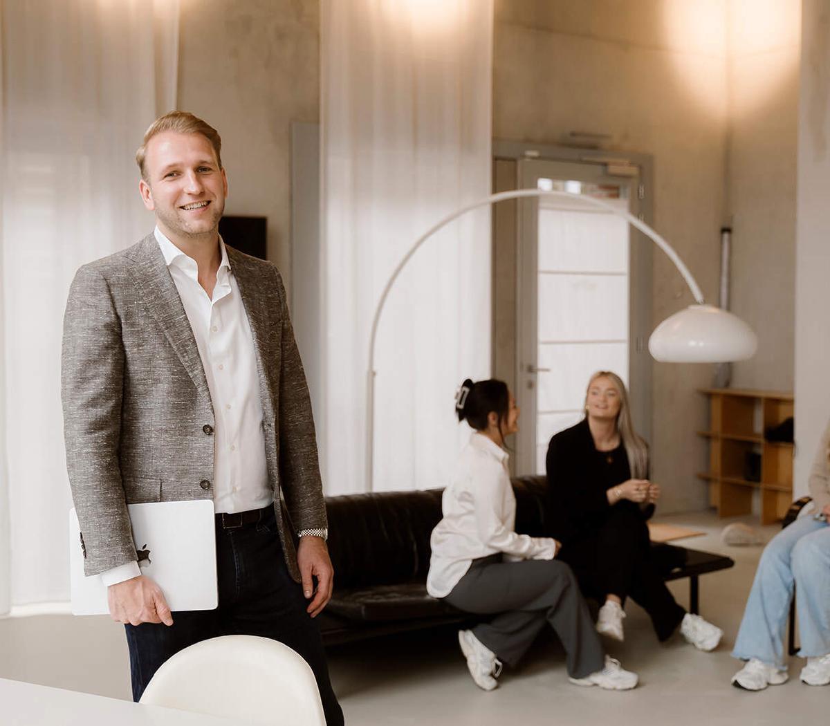 Front Office Manager 